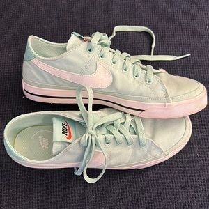 Nike women’s sneakers